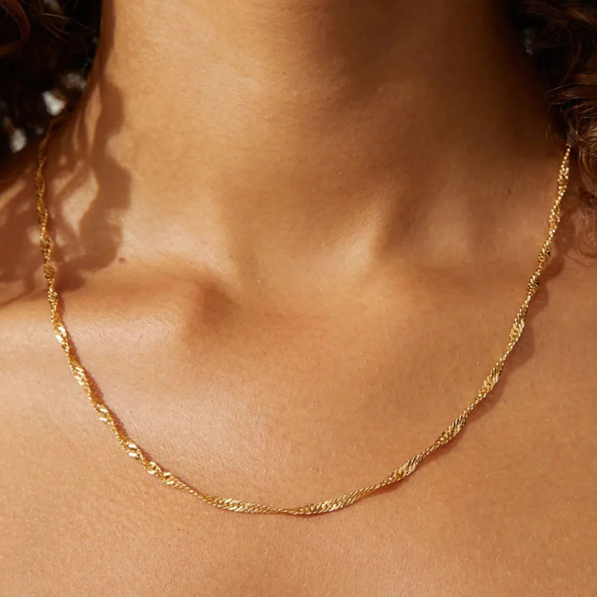 Colar Corrente Fina Banhada a Ouro – Elegância Minimalista