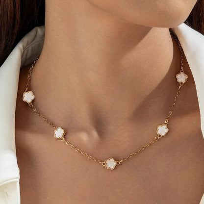 Colar Choker Flor de Cinco Pétalas – Charme Floral Dourado