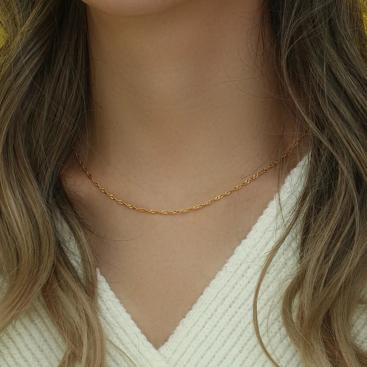 Colar Corrente Fina Banhada a Ouro – Elegância Minimalista