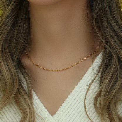 Colar Corrente Fina Banhada a Ouro – Elegância Minimalista
