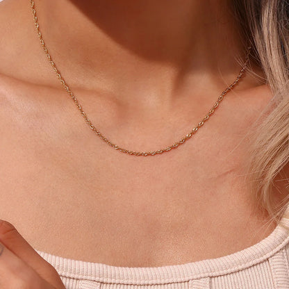 Colar Corrente Fina Banhada a Ouro – Elegância Minimalista